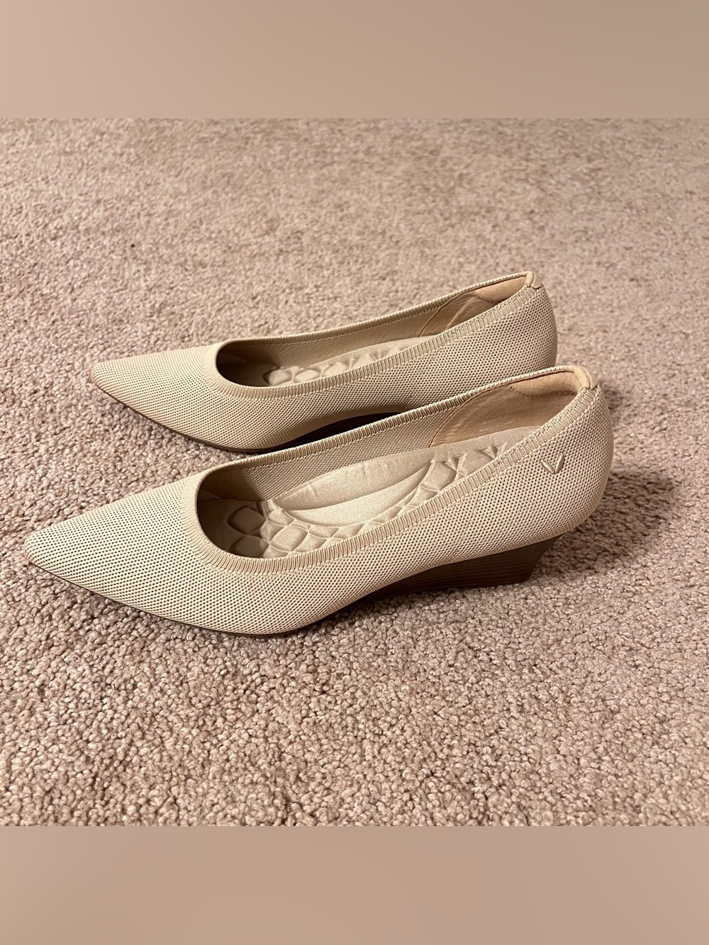 NWOT! Vivaia heels